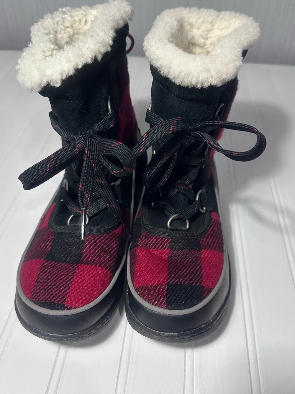 Sorel Tivoli III winter snow boots red & black buffalo plaid women’s 6